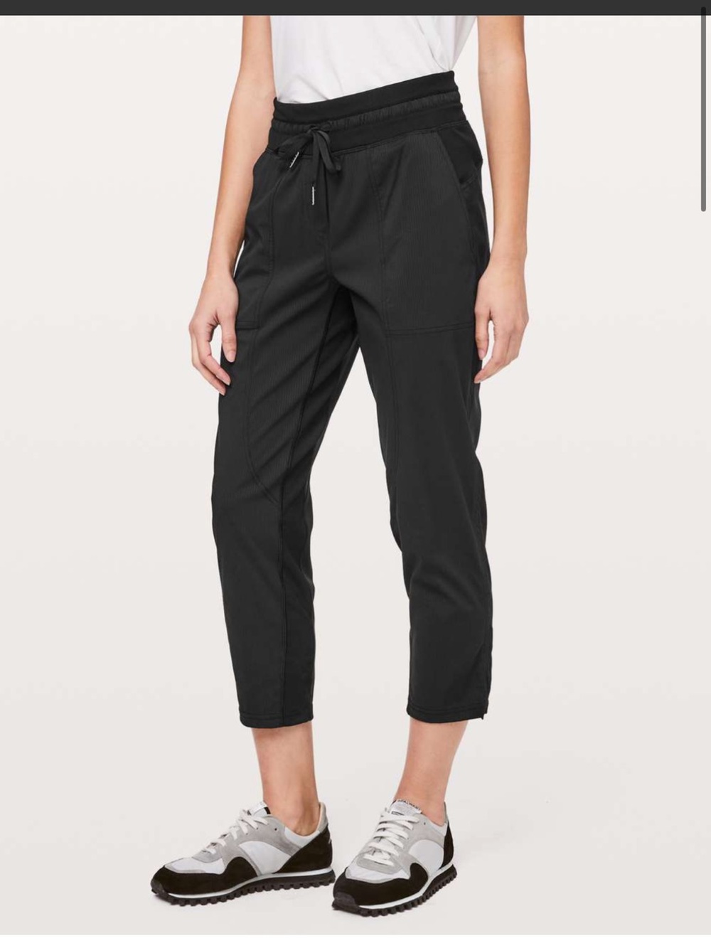Lululemon Dance Studio Cropped Active Athletic Pants *25" in Black size 10